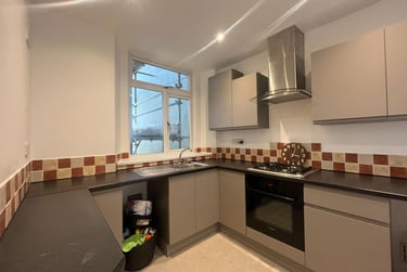 2 bed house, Citadel Road, Stonehouse, Plymouth, PL13BD - Image 2